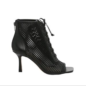 VINCE CAMUTO Black Ellio bootie. Size 6
